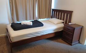 Homestay Family Room, Near The City Center